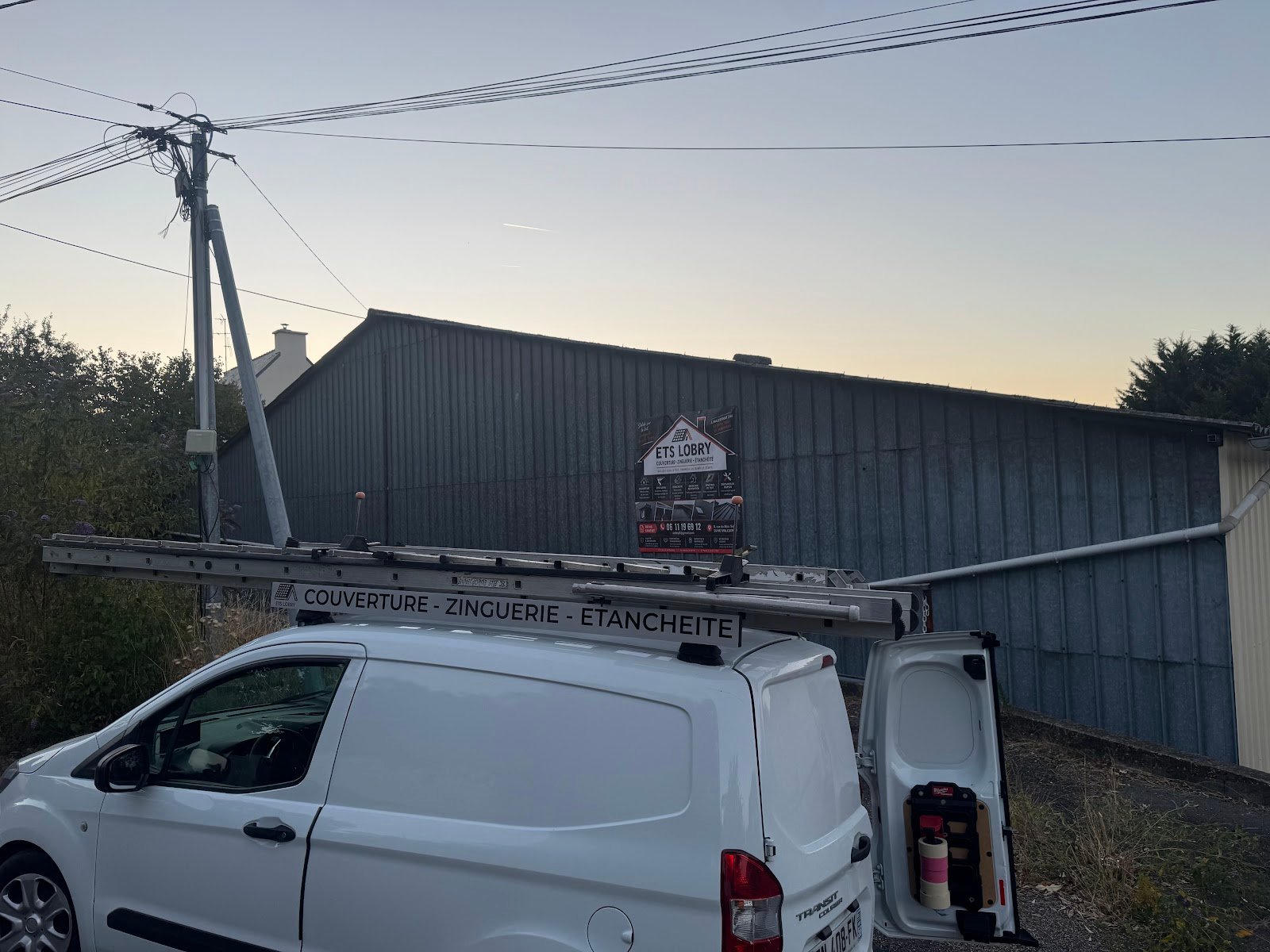 Camionnette Ets Lobry, couverture zinguerie étanchéité à Malestroit